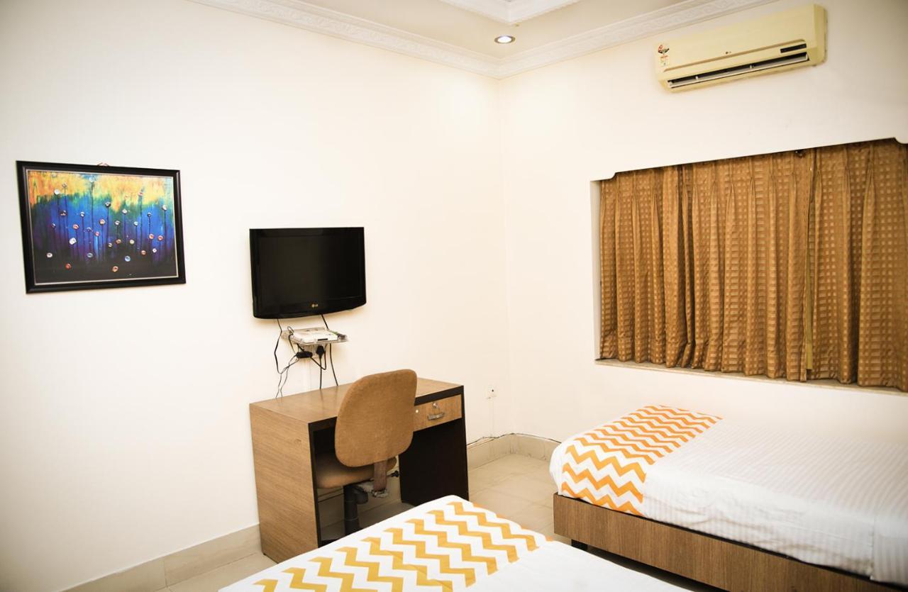 Hotel Crossroads à Calcutta Extérieur photo