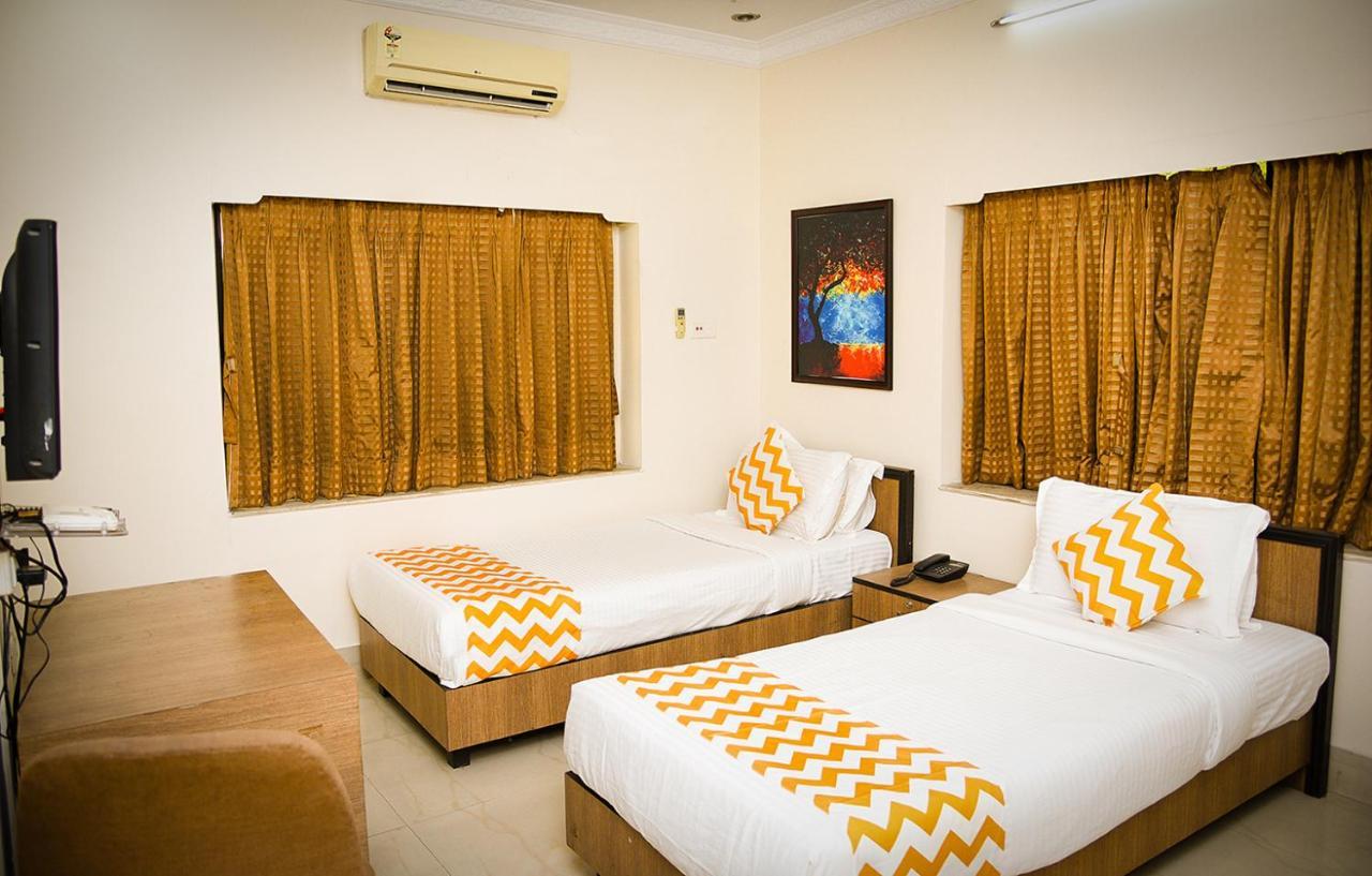 Hotel Crossroads à Calcutta Extérieur photo